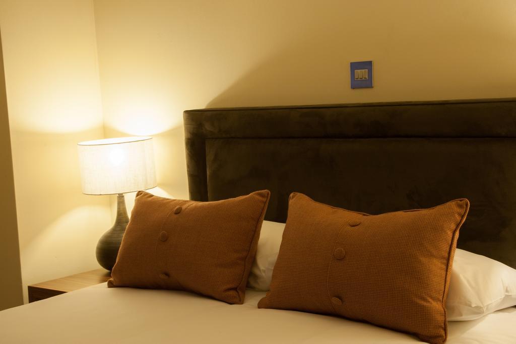 Stirrups Hotel Bracknell Ngoại thất bức ảnh