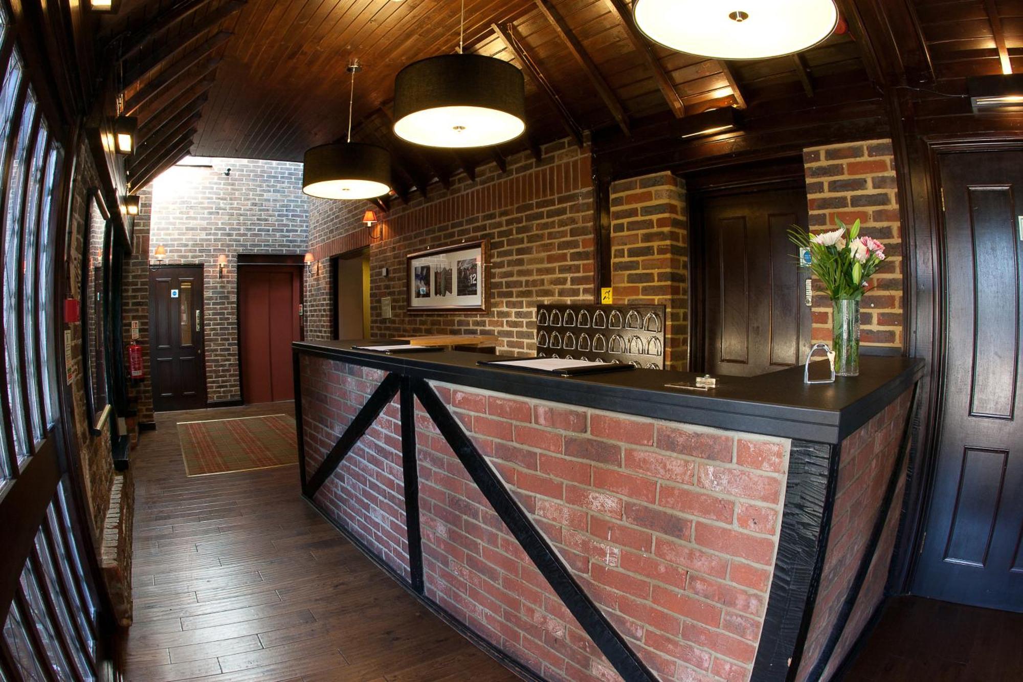 Stirrups Hotel Bracknell Ngoại thất bức ảnh